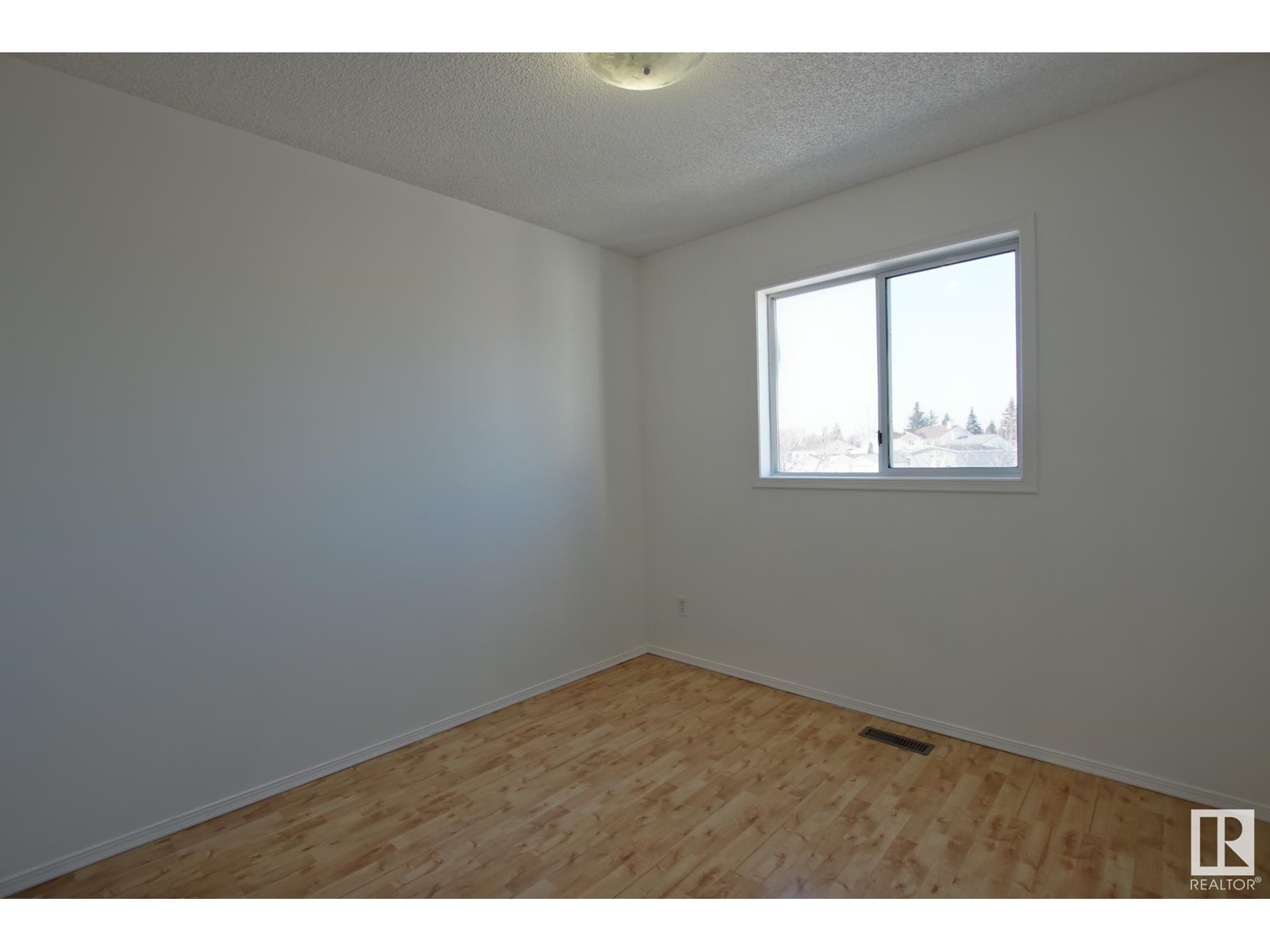 8021 17A AV NW, Edmonton
