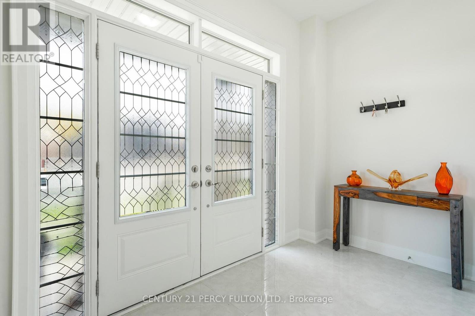 Photo 8 of 343 Northglen Boulevard W, Clarington ON