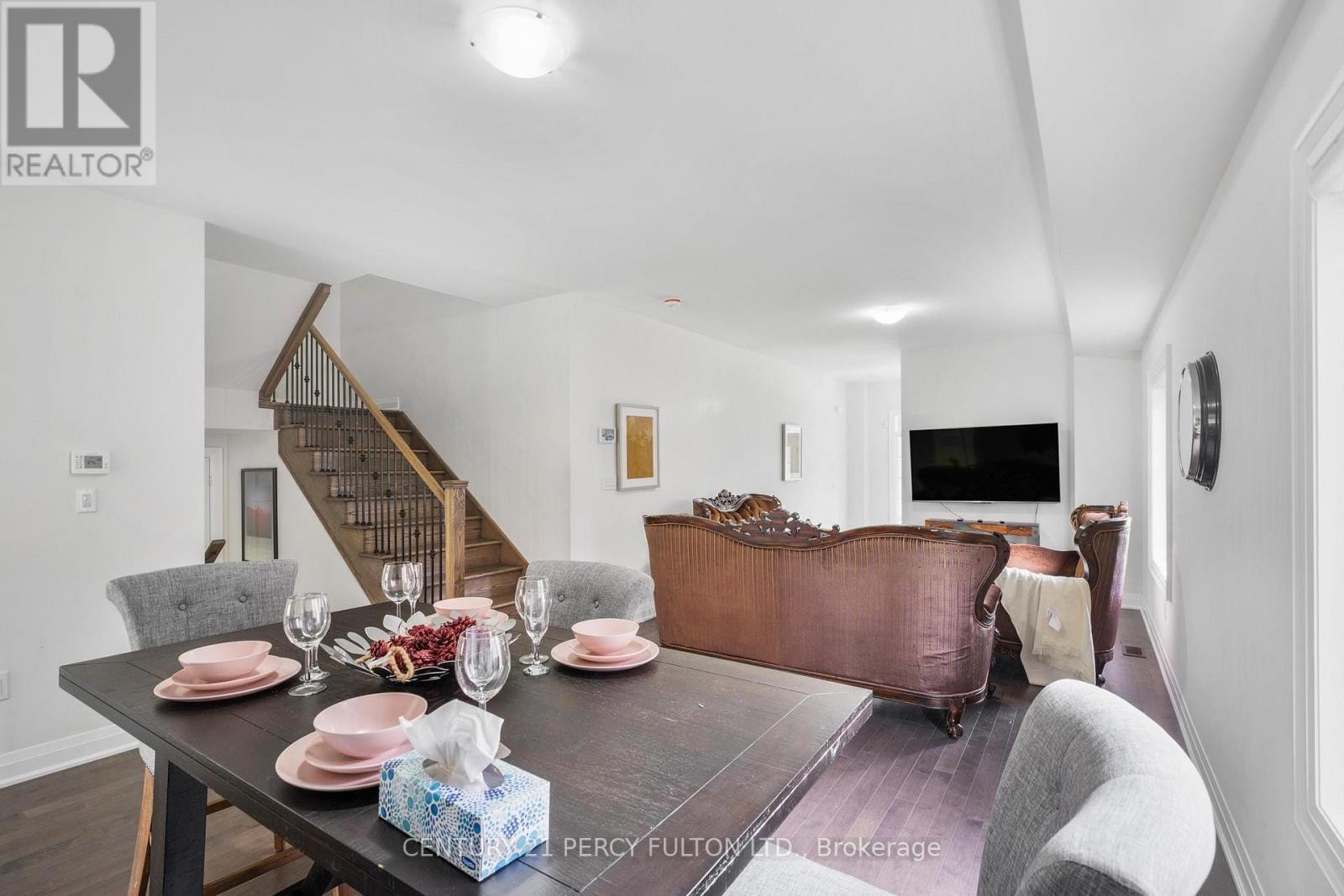 Photo 9 of 343 Northglen Boulevard W, Clarington ON