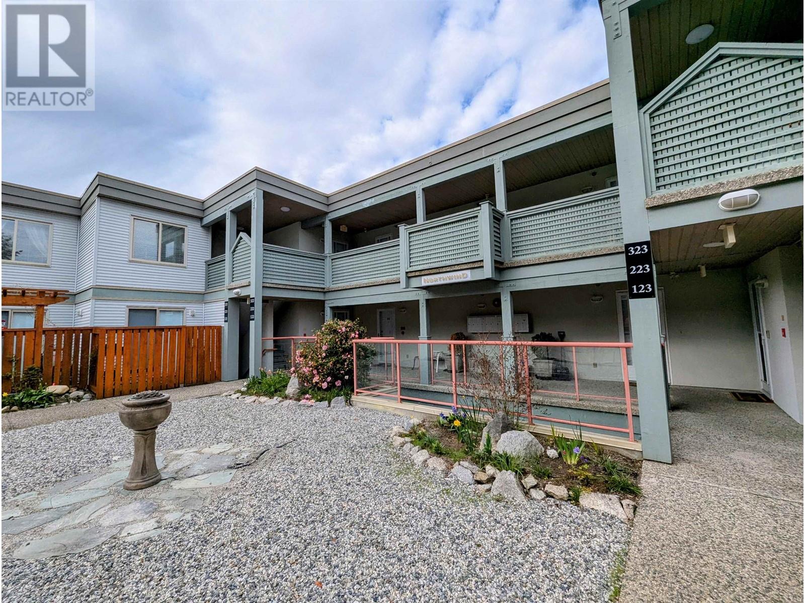 322 5780 TRAIL AVENUE, Sechelt