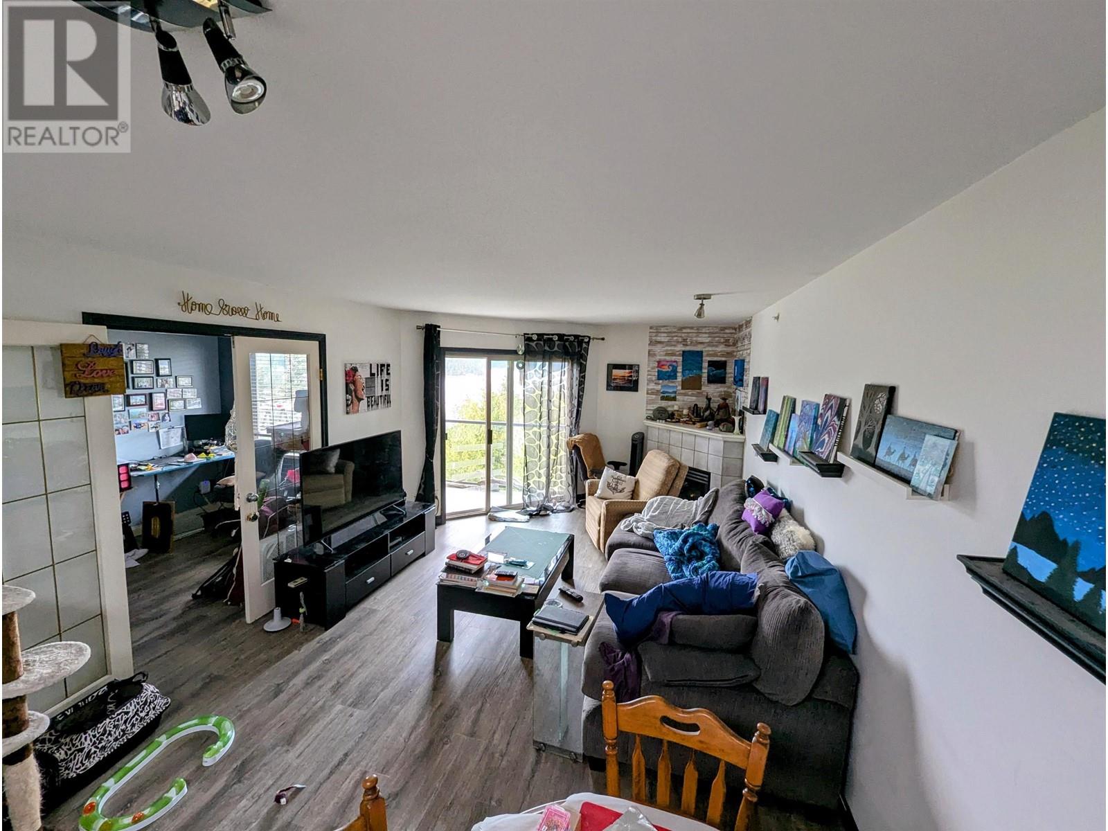 322 5780 TRAIL AVENUE, Sechelt
