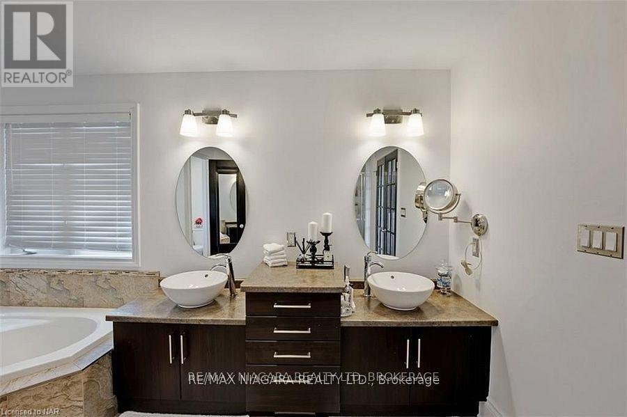 Photo 33 of 6618 Flora Court, Niagara Falls ON