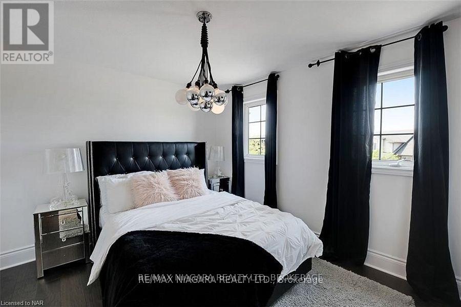 Photo 6 of 6618 Flora Court, Niagara Falls ON
