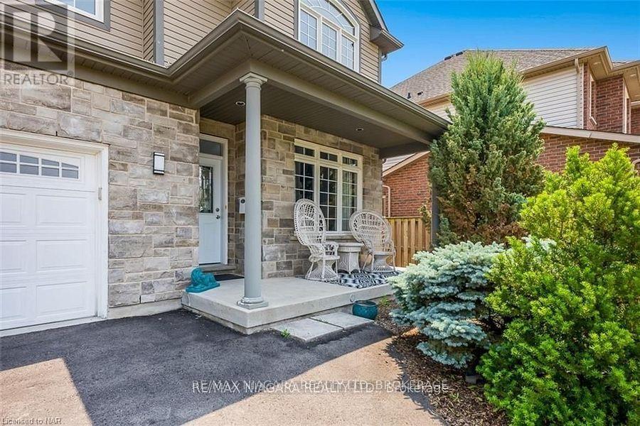Photo 3 of 6618 Flora Court, Niagara Falls ON
