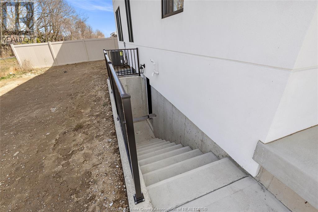 Photo 33 of 78 Noble Court, Amherstburg ON