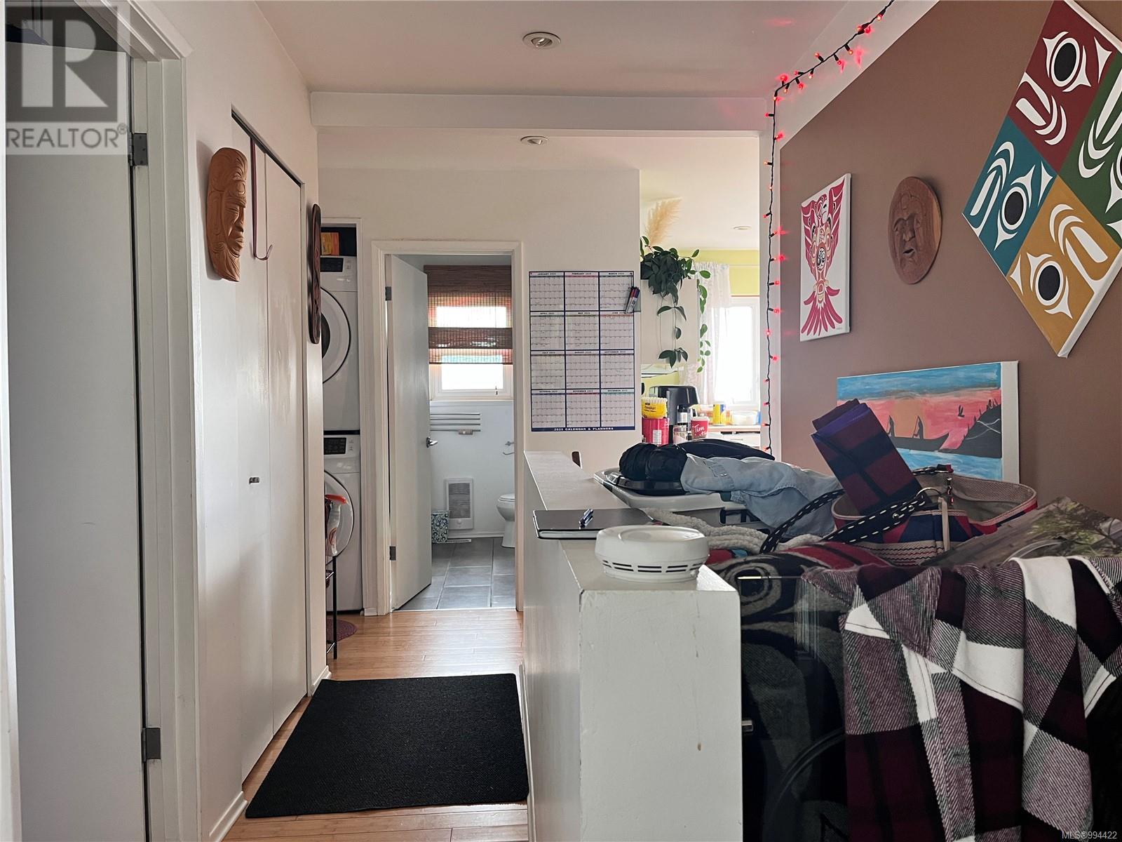 Photo 2 of 570 Holly Ave, Nanaimo BC