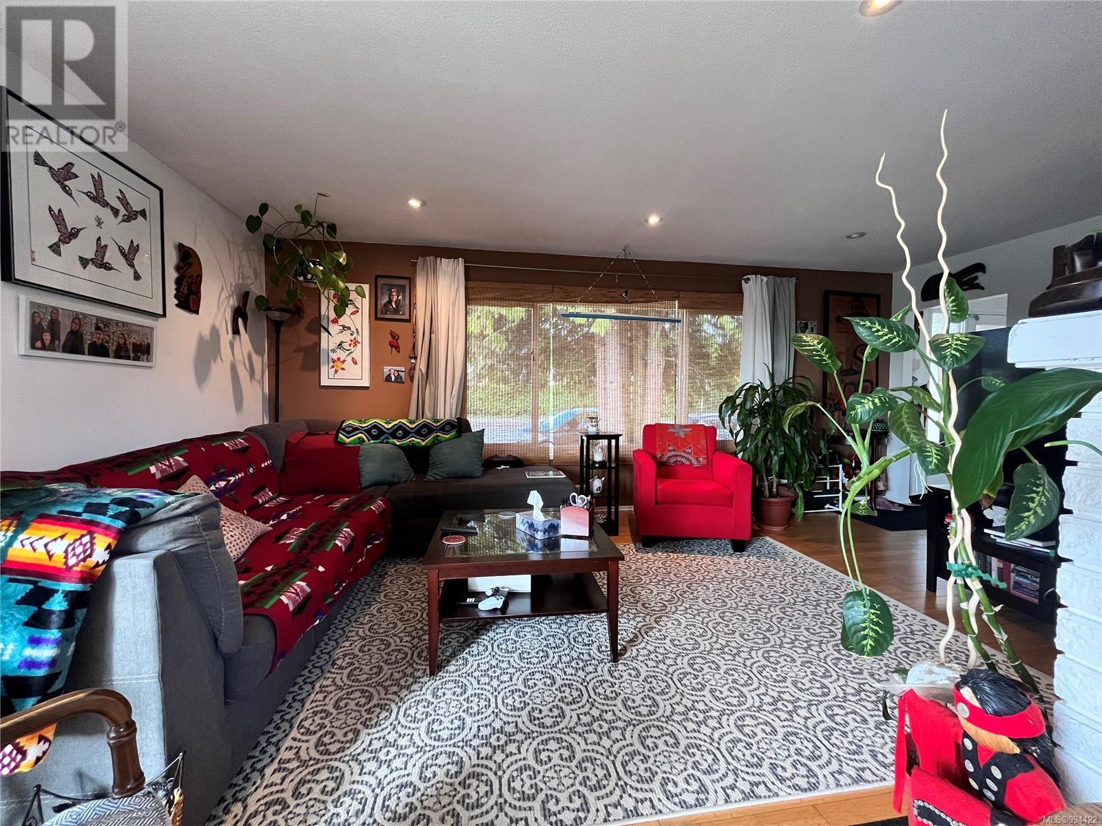 Photo 9 of 570 Holly Ave, Nanaimo BC