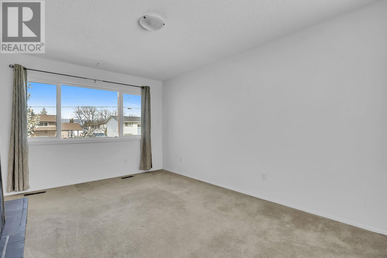  811 Tamarack Drive, Kelowna