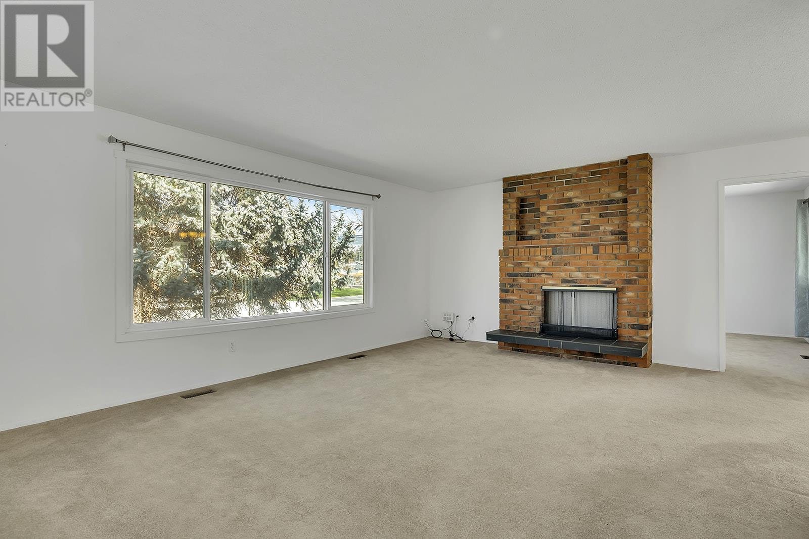  811 Tamarack Drive, Kelowna