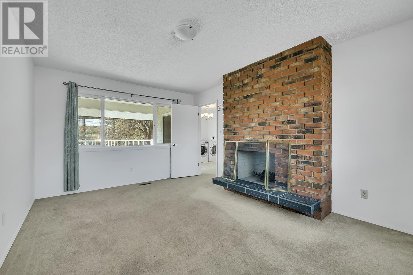  811 Tamarack Drive, Kelowna