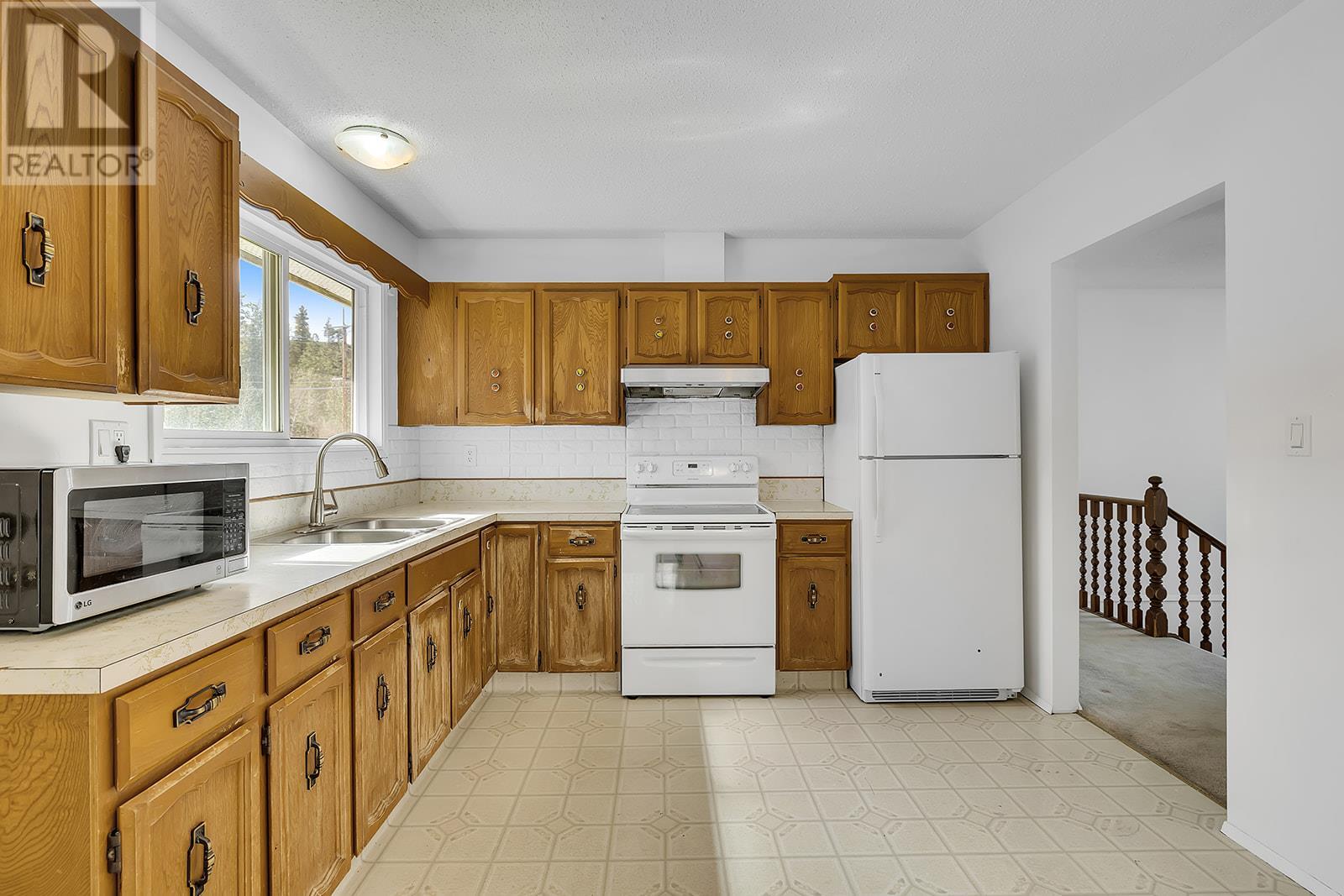  811 Tamarack Drive, Kelowna