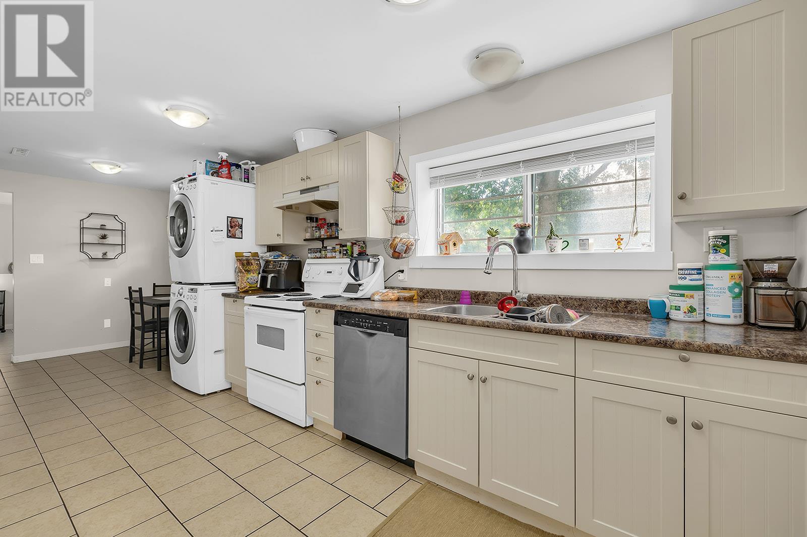  811 Tamarack Drive, Kelowna