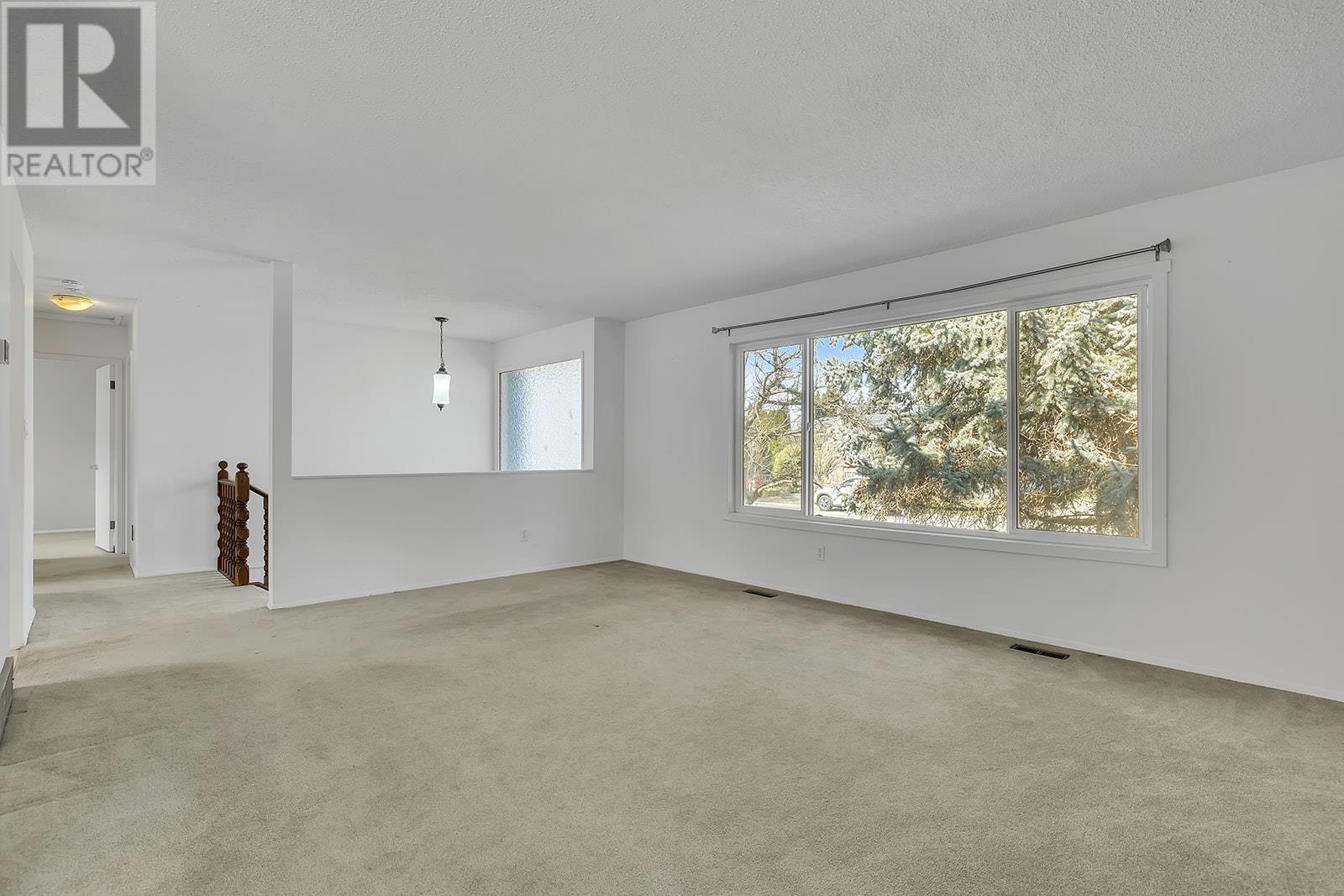  811 Tamarack Drive, Kelowna