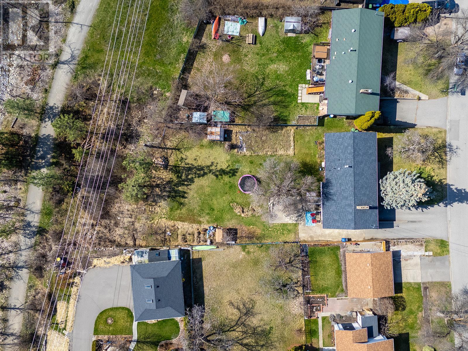  811 Tamarack Drive, Kelowna