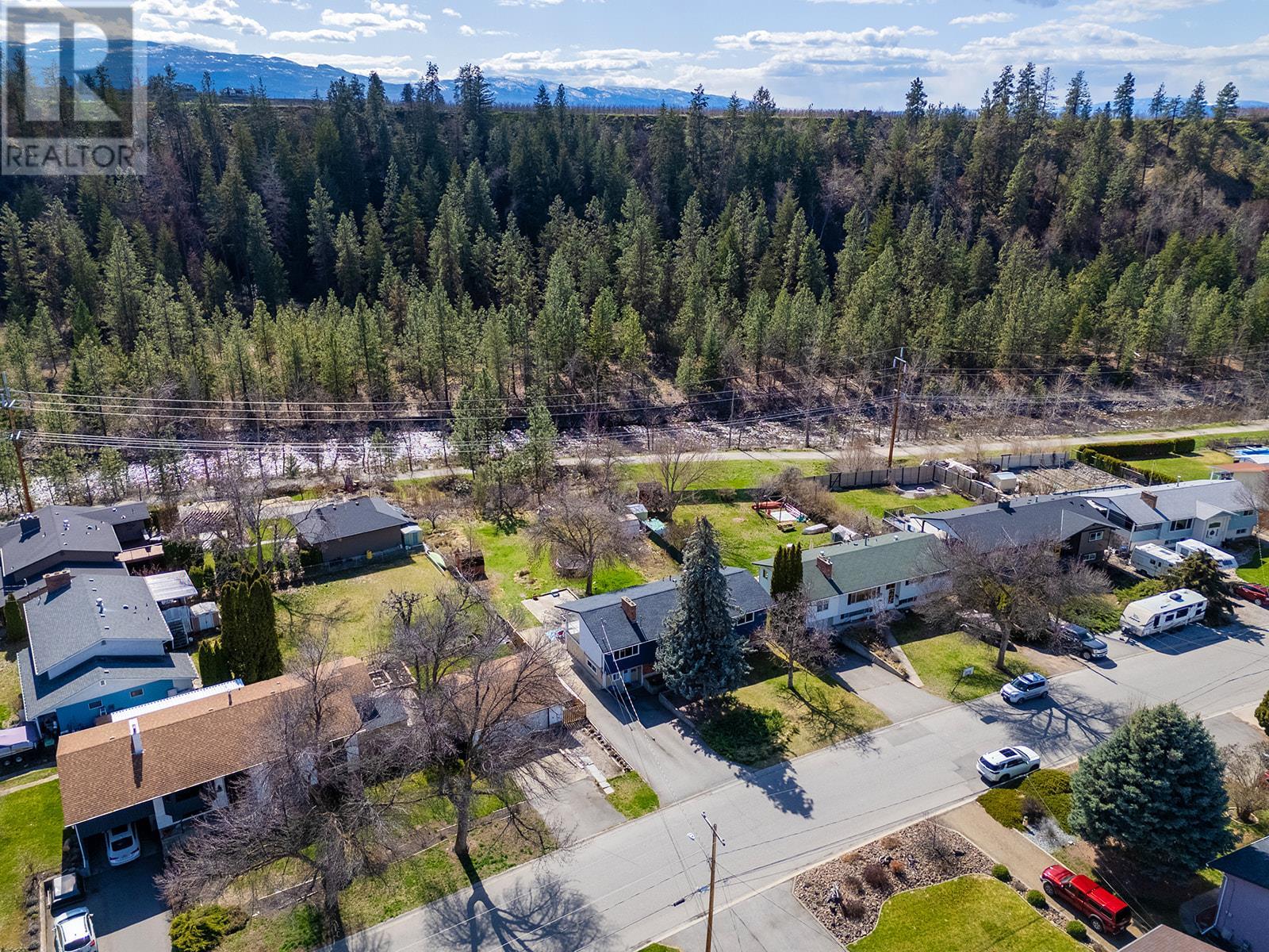  811 Tamarack Drive, Kelowna