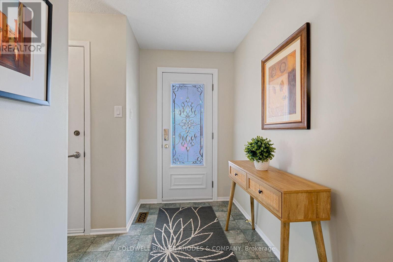 https://ddfcdn.realtor.ca/listing/TS638797154987000000/reb76/highres/2/x12069452_4.jpg