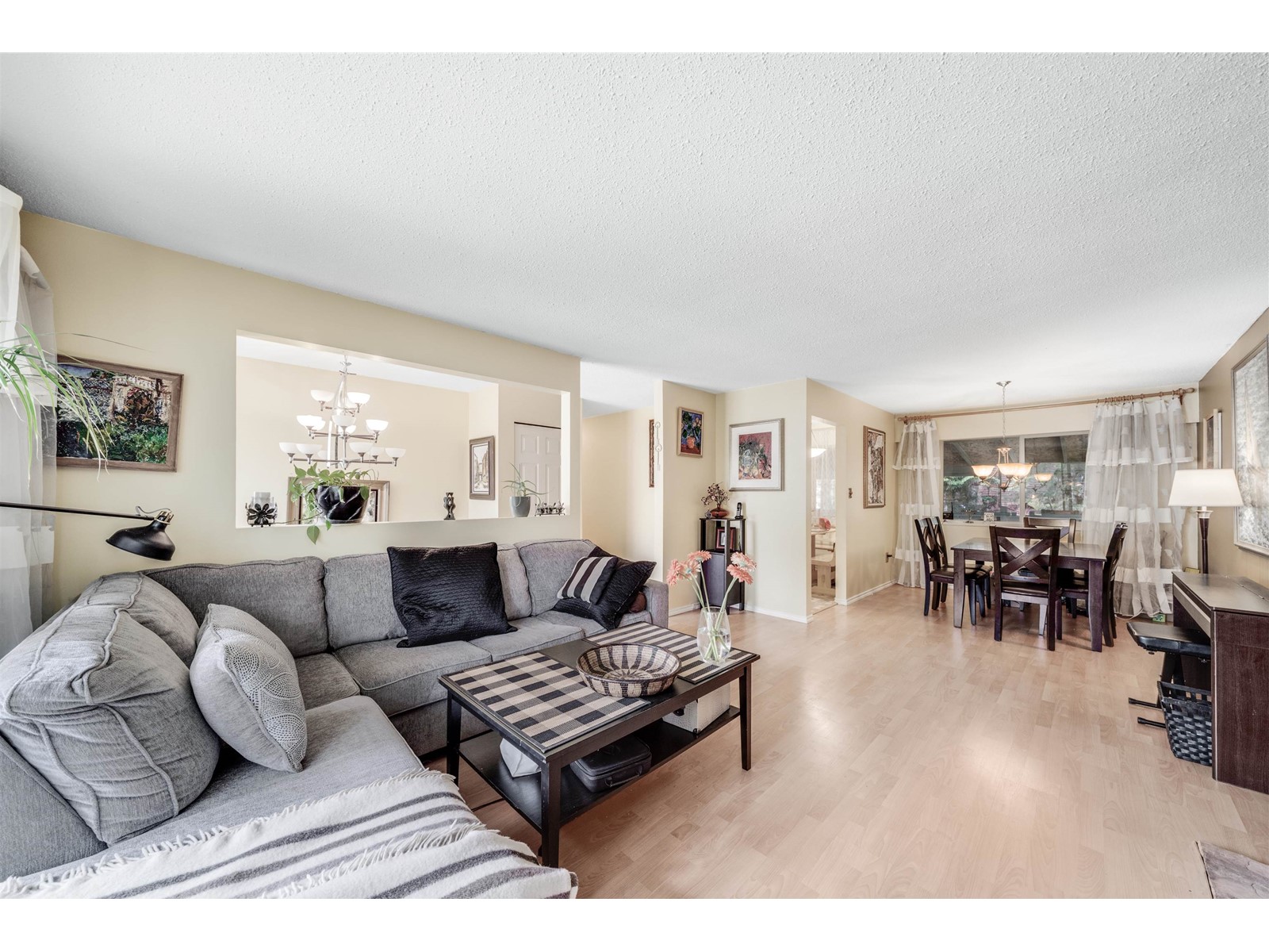 Photo 3 of 7763 140 Street, Surrey BC