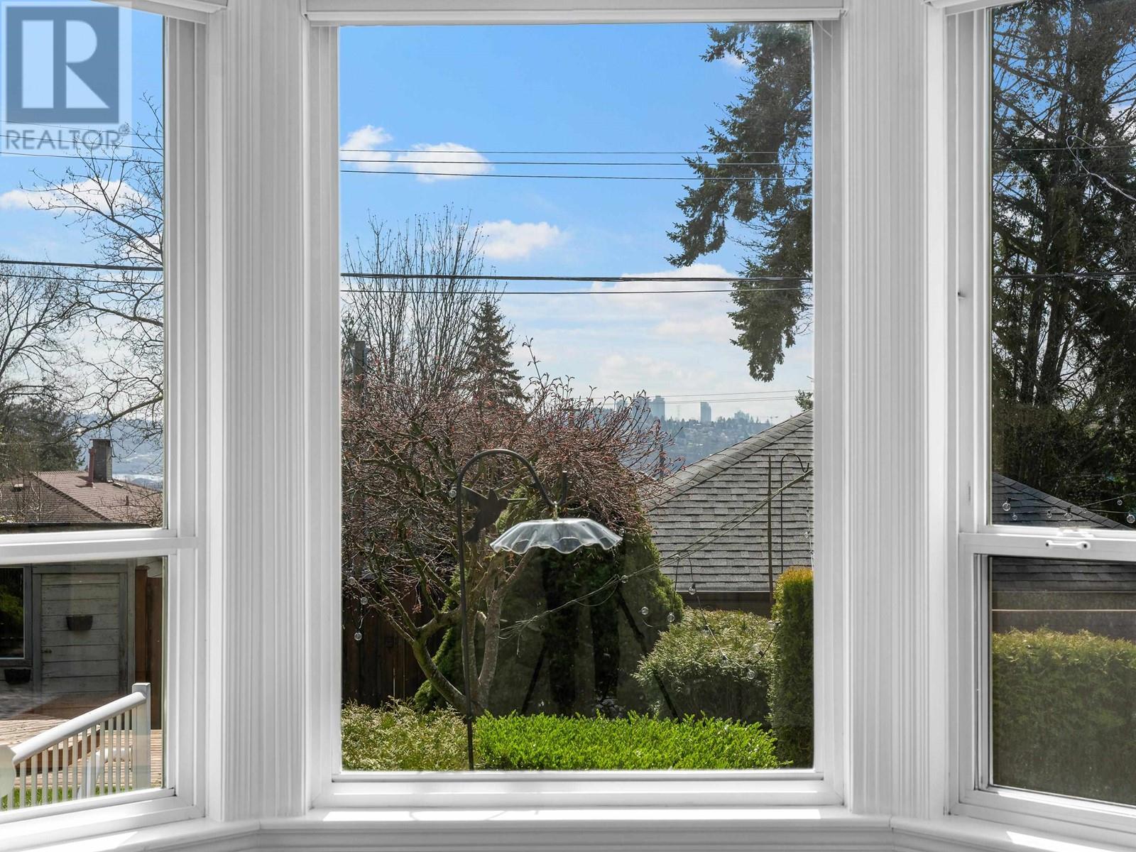 1075 ADDERLEY STREET, North Vancouver