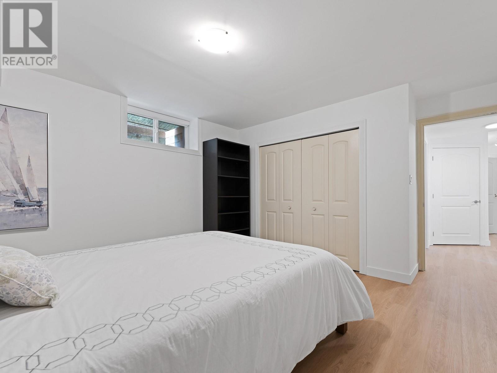 1075 ADDERLEY STREET, North Vancouver