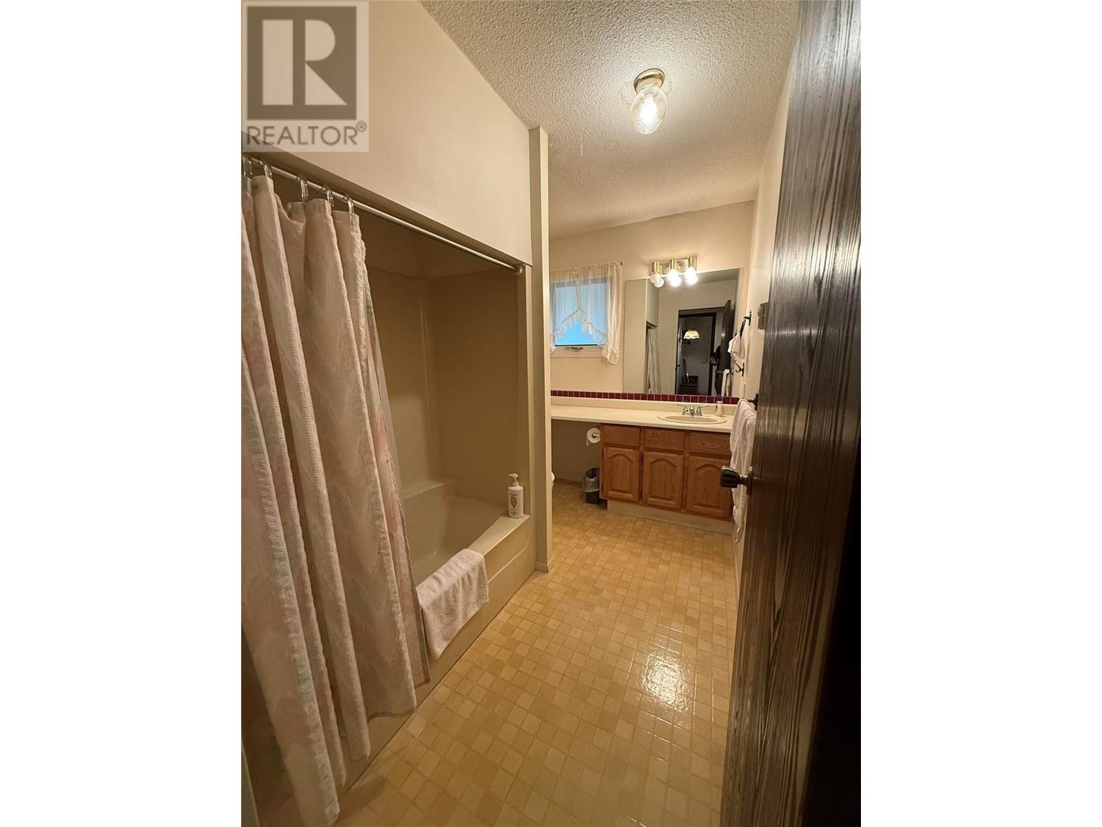 Photo 9 of 5640 Rays Road, Winlaw BC