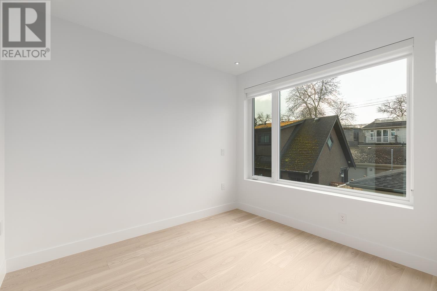 2 4084 W 10TH AVENUE, Vancouver