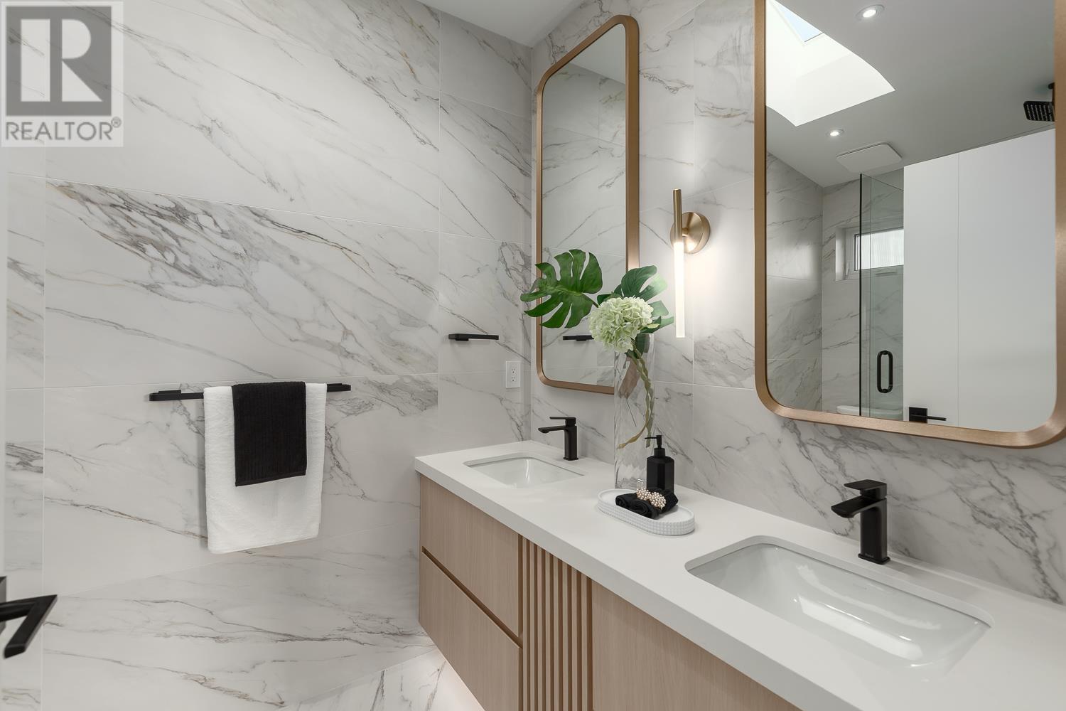 2 4084 W 10TH AVENUE, Vancouver