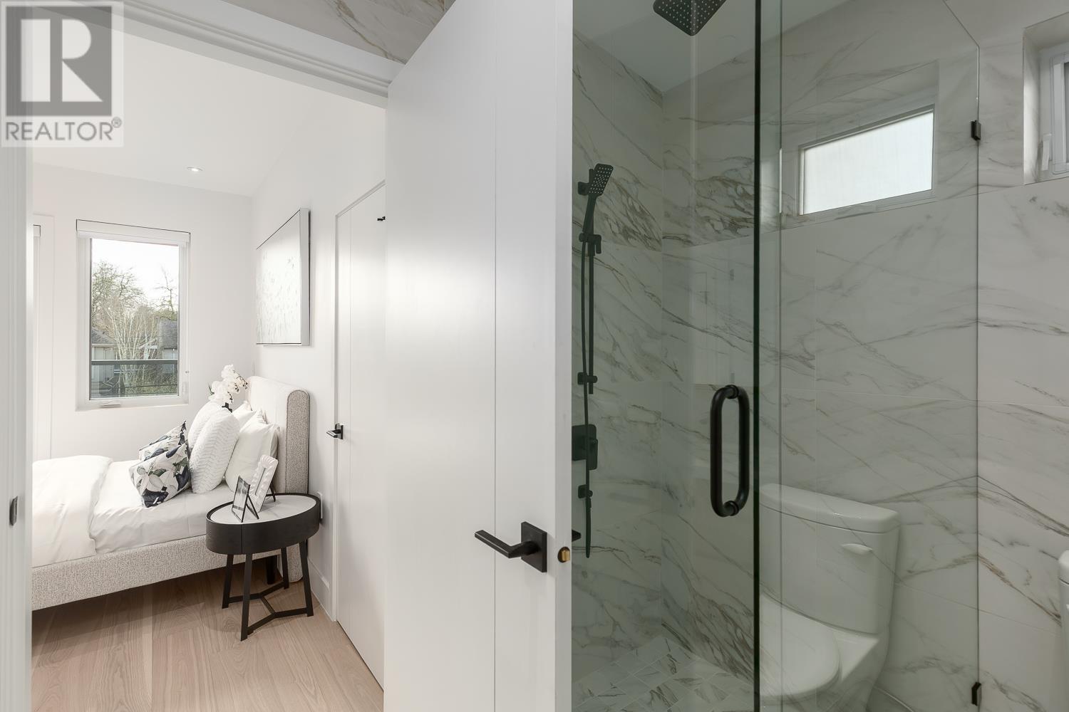 2 4084 W 10TH AVENUE, Vancouver