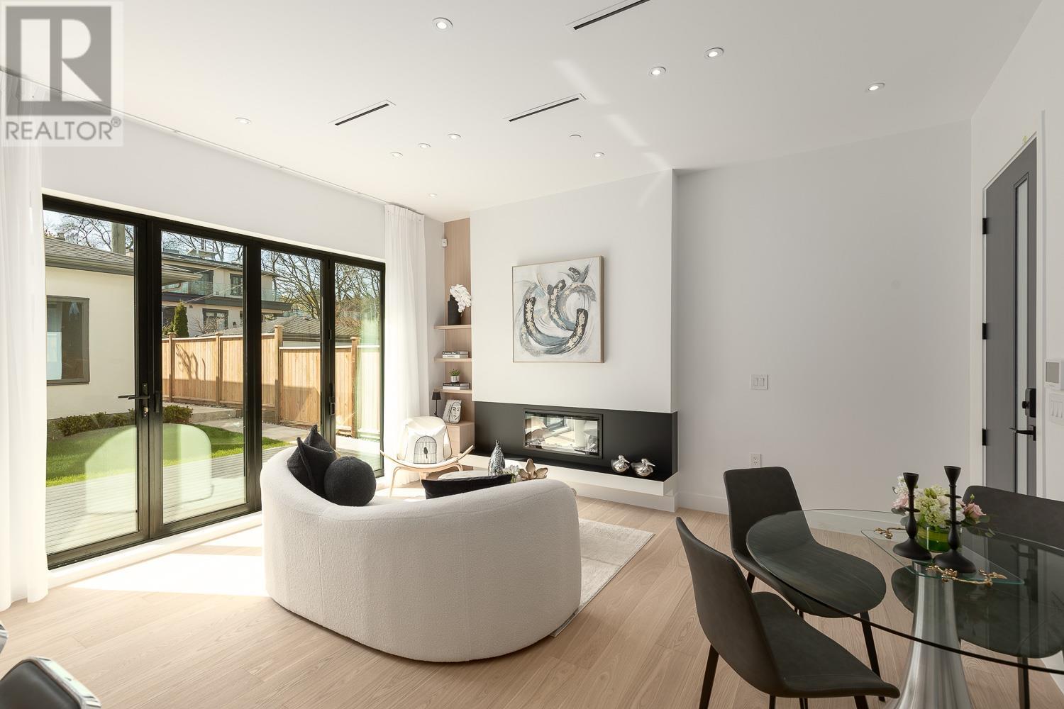 2 4084 W 10TH AVENUE, Vancouver