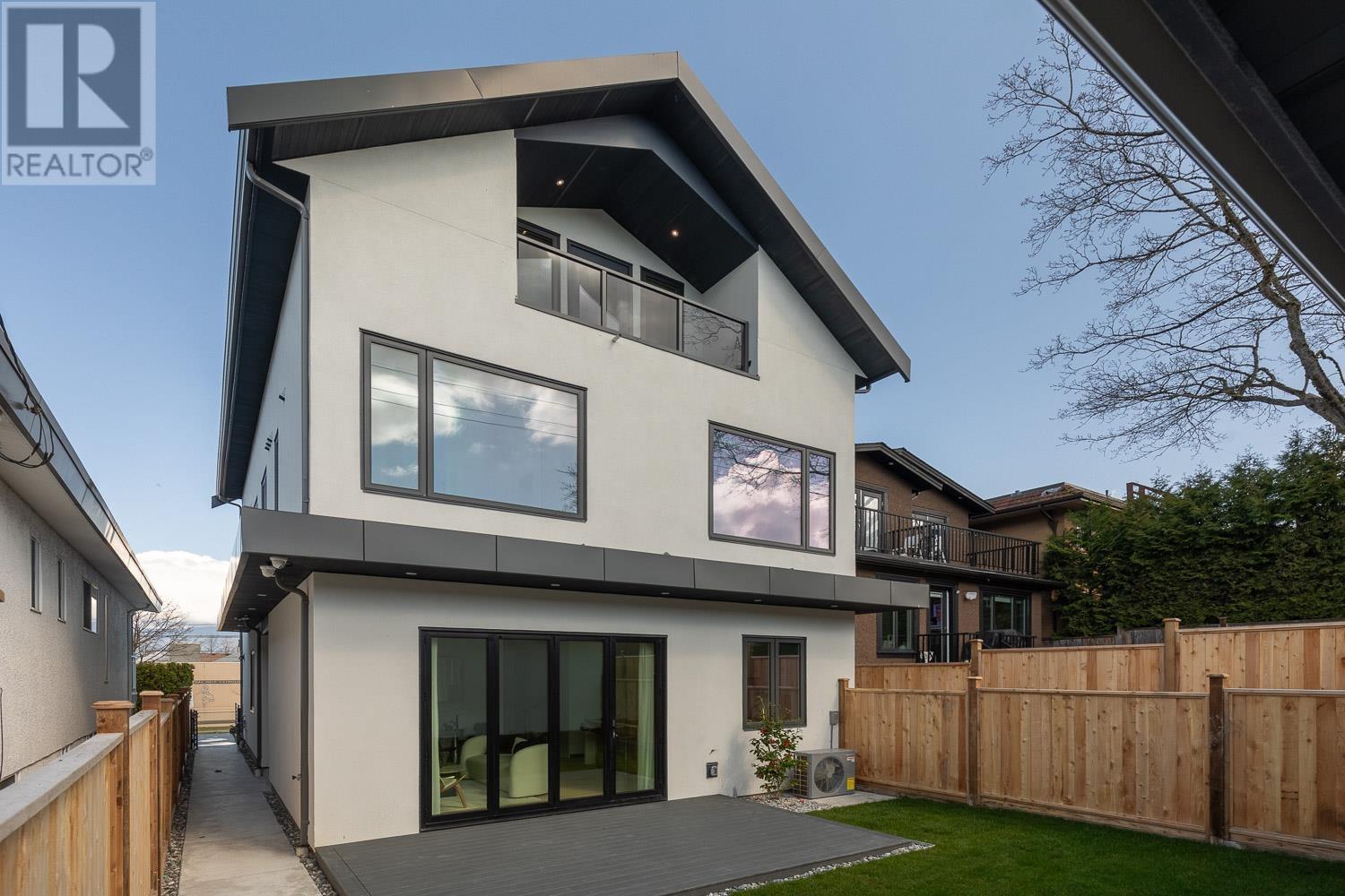 2 4084 W 10TH AVENUE, Vancouver