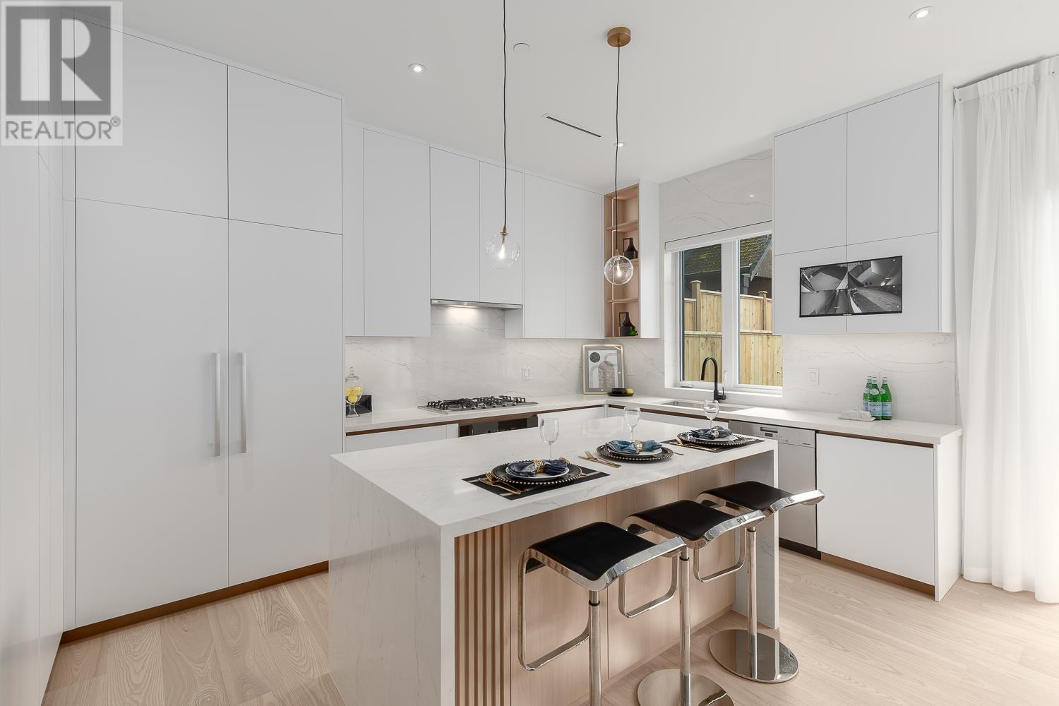 2 4084 W 10TH AVENUE, Vancouver