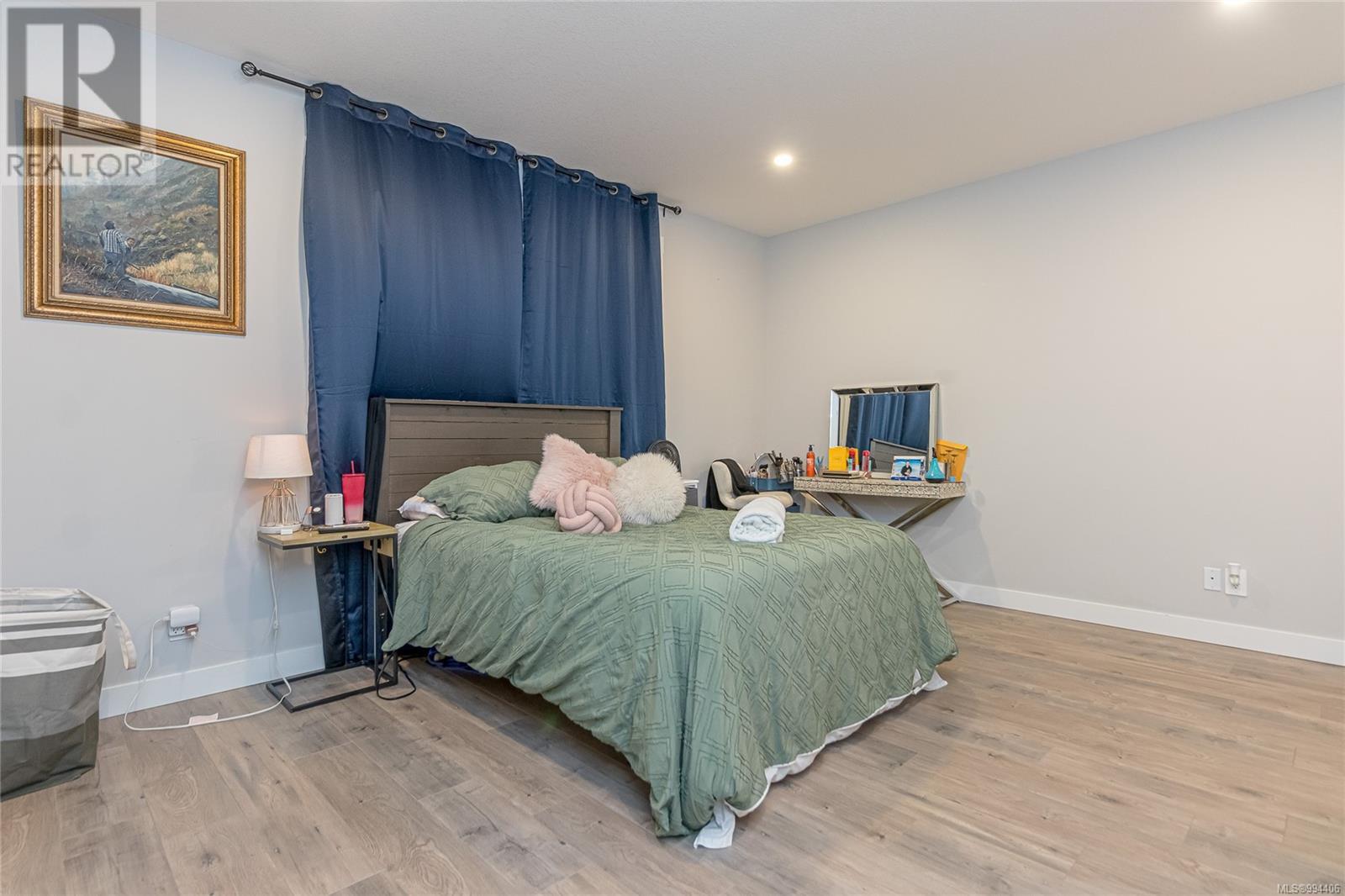 Photo 11 of 664 Eighth St, Nanaimo BC