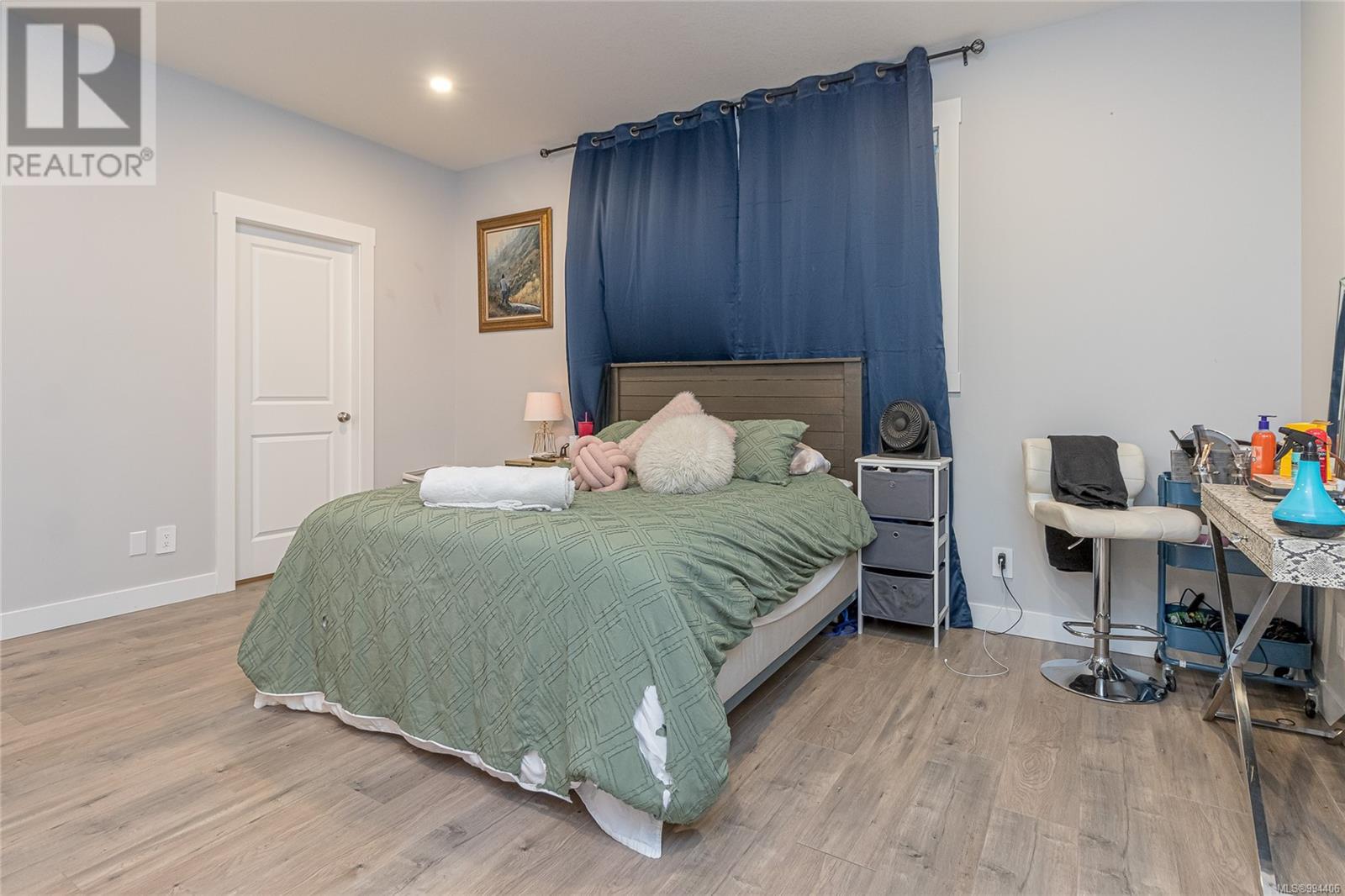 Photo 12 of 664 Eighth St, Nanaimo BC