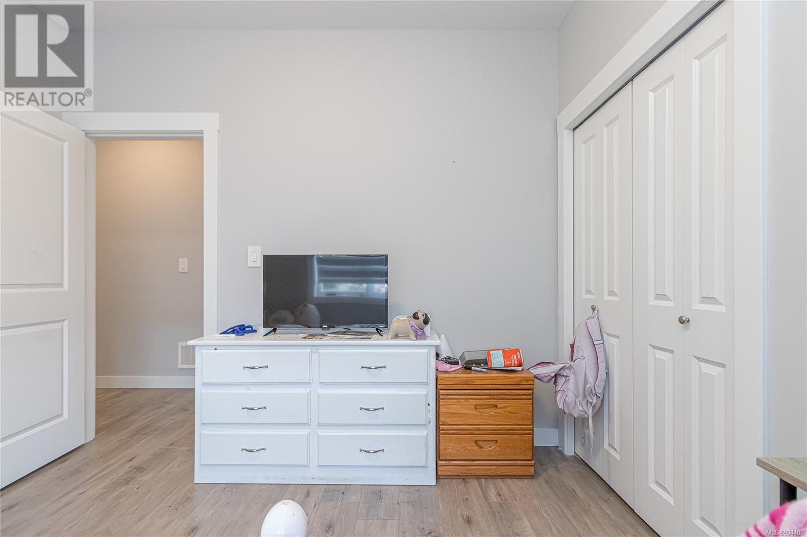 Photo 18 of 664 Eighth St, Nanaimo BC