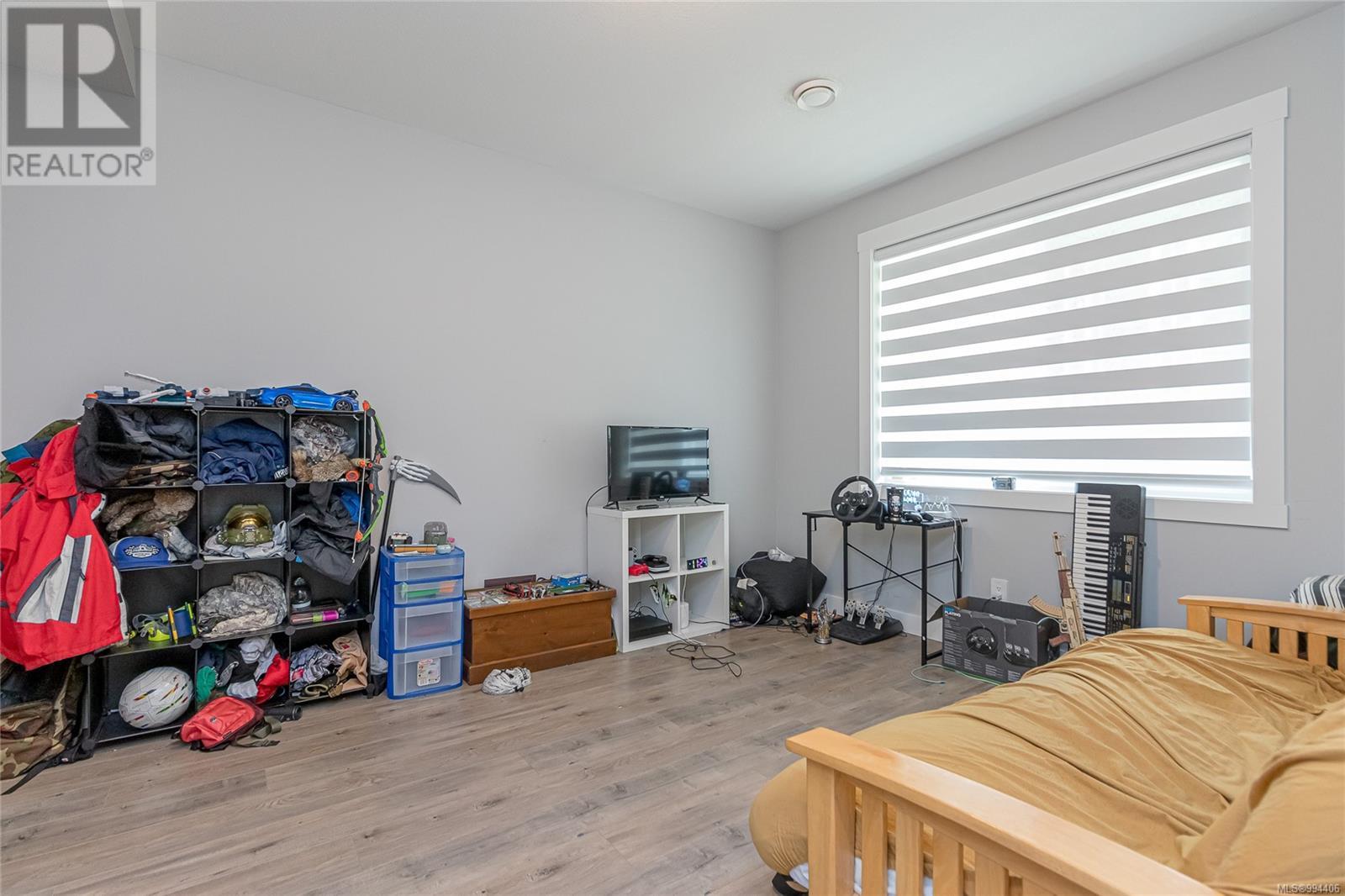 Photo 23 of 664 Eighth St, Nanaimo BC