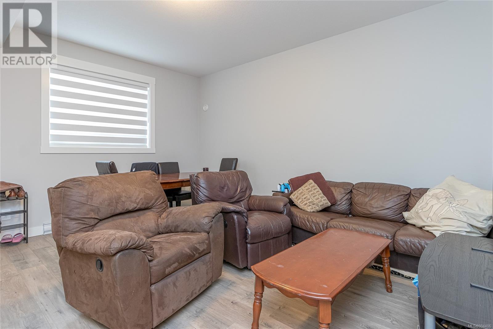 Photo 30 of 664 Eighth St, Nanaimo BC