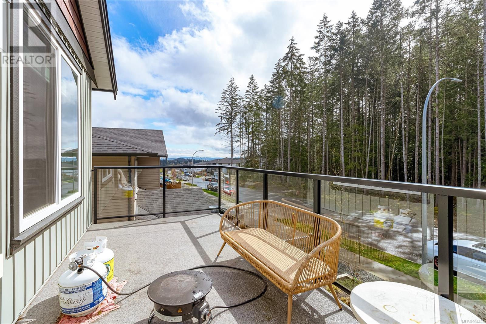 Photo 38 of 664 Eighth St, Nanaimo BC