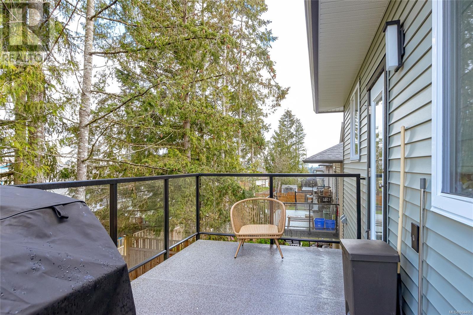 Photo 42 of 664 Eighth St, Nanaimo BC
