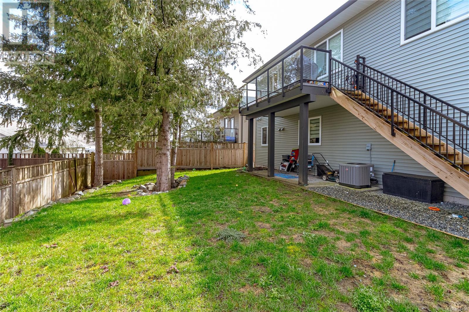 Photo 43 of 664 Eighth St, Nanaimo BC