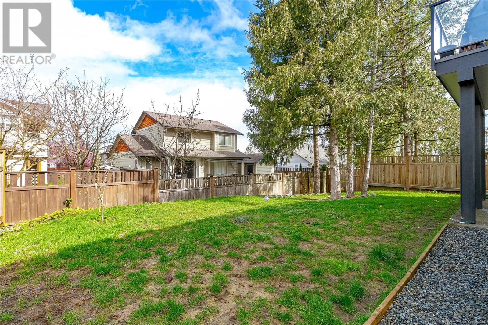 Photo 44 of 664 Eighth St, Nanaimo BC