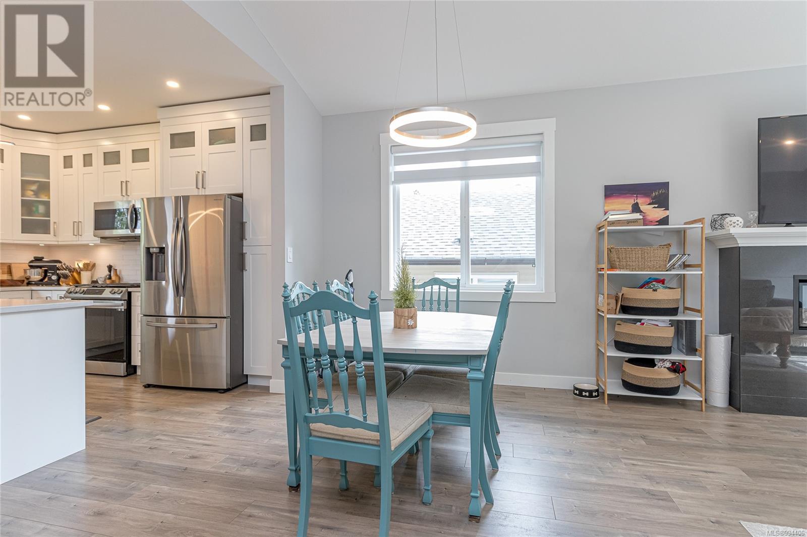 Photo 6 of 664 Eighth St, Nanaimo BC
