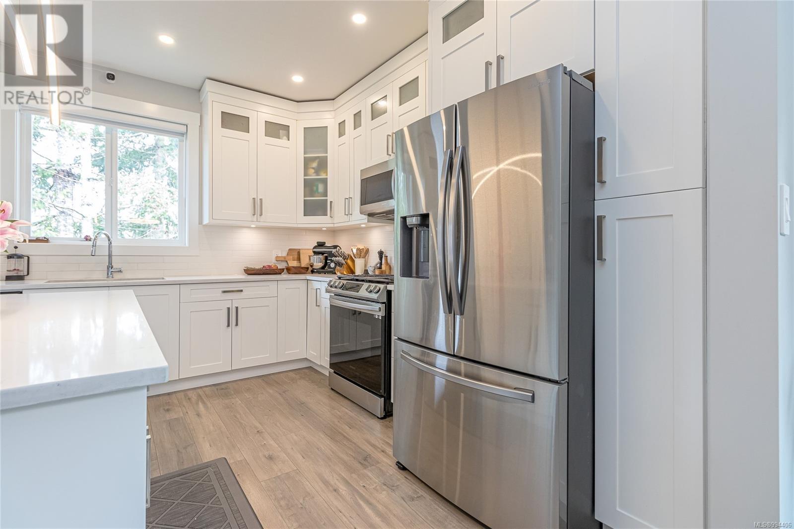 Photo 8 of 664 Eighth St, Nanaimo BC