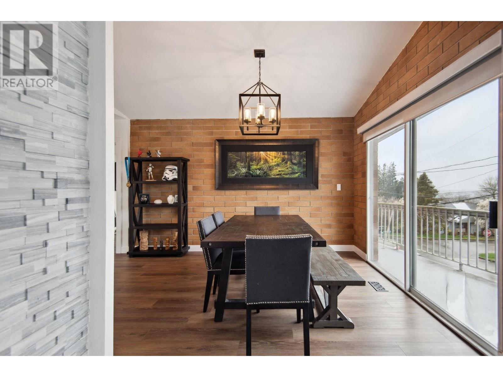 220 N GROSVENOR AVENUE, Burnaby