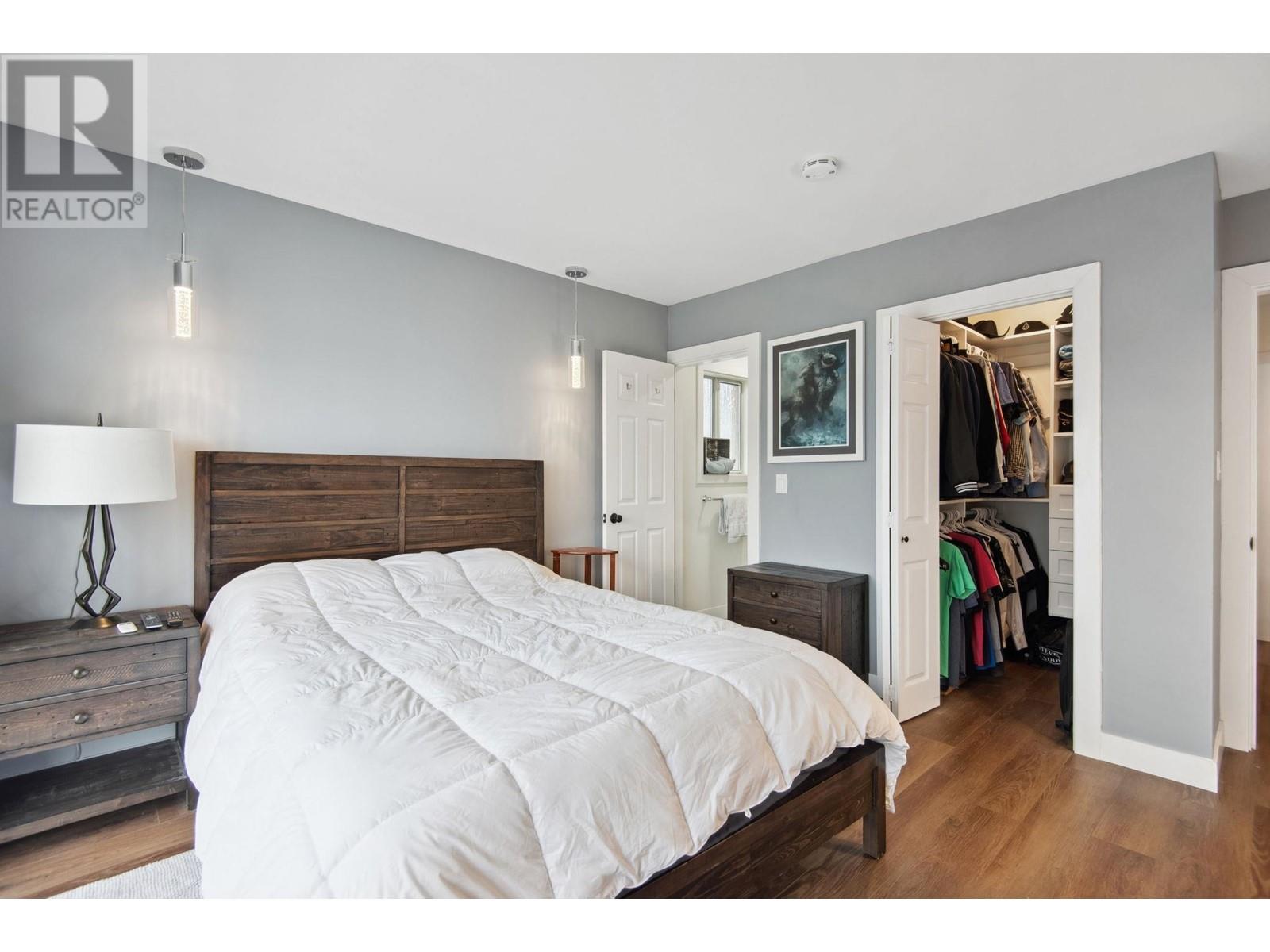 220 N GROSVENOR AVENUE, Burnaby