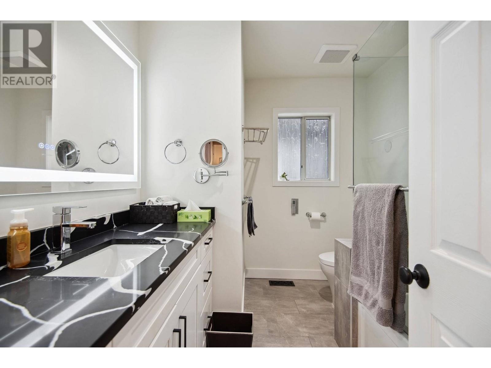 220 N GROSVENOR AVENUE, Burnaby