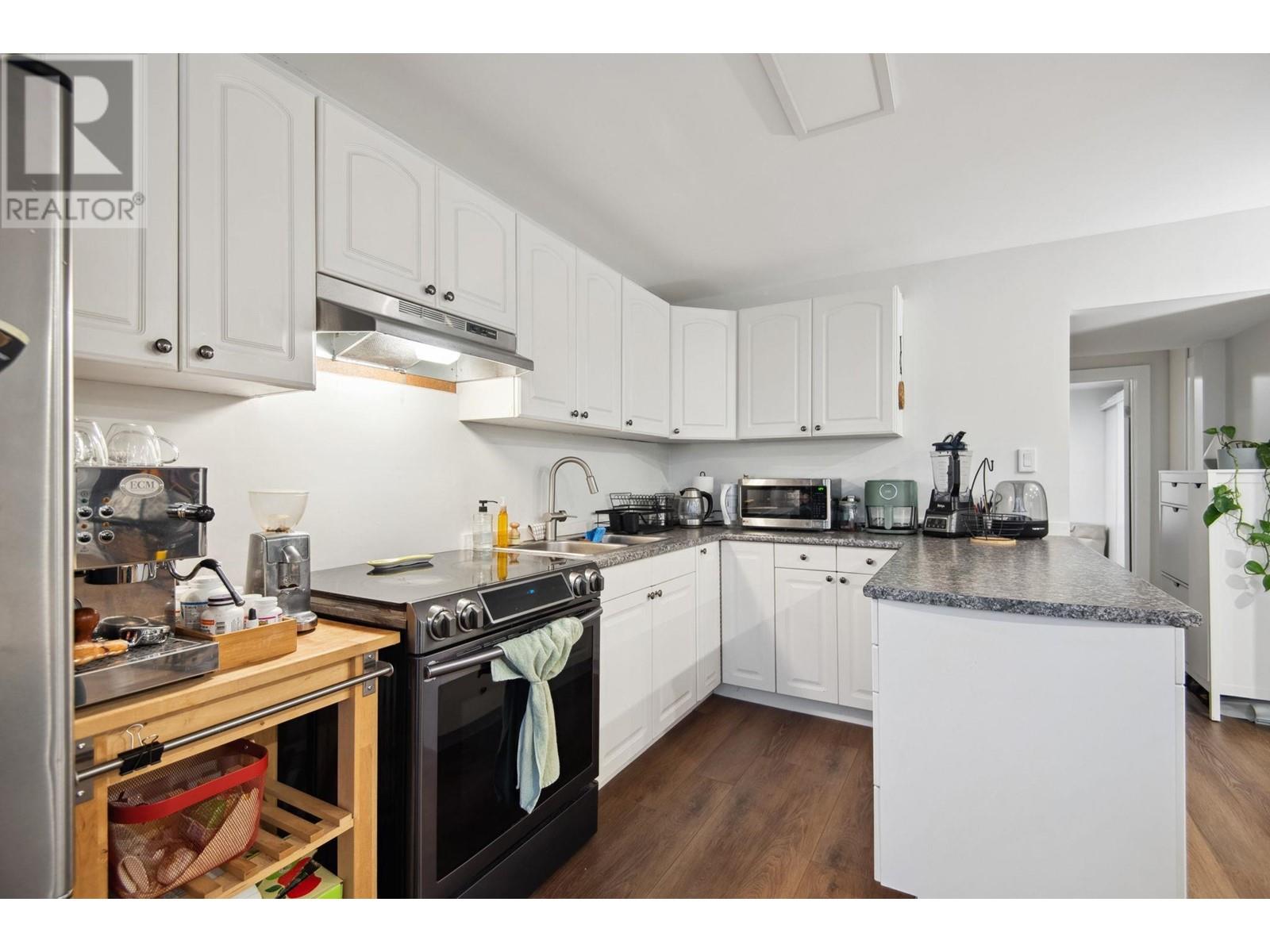 220 N GROSVENOR AVENUE, Burnaby
