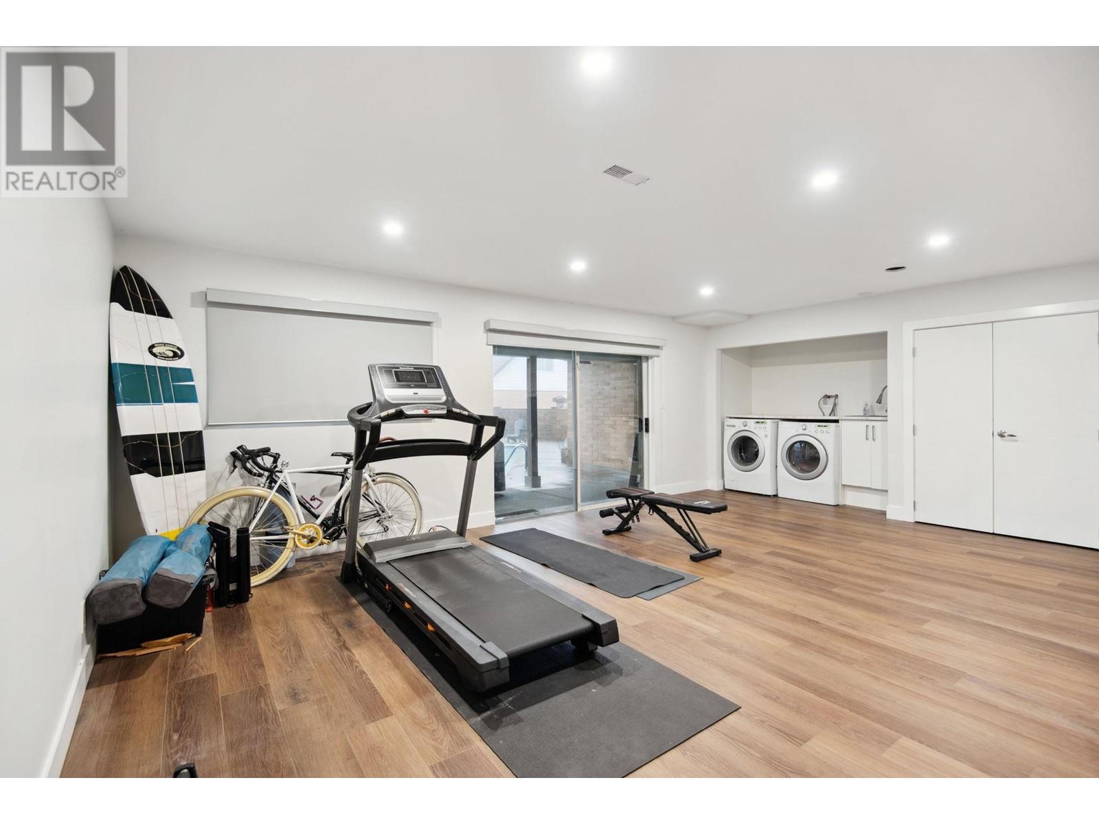 220 N GROSVENOR AVENUE, Burnaby