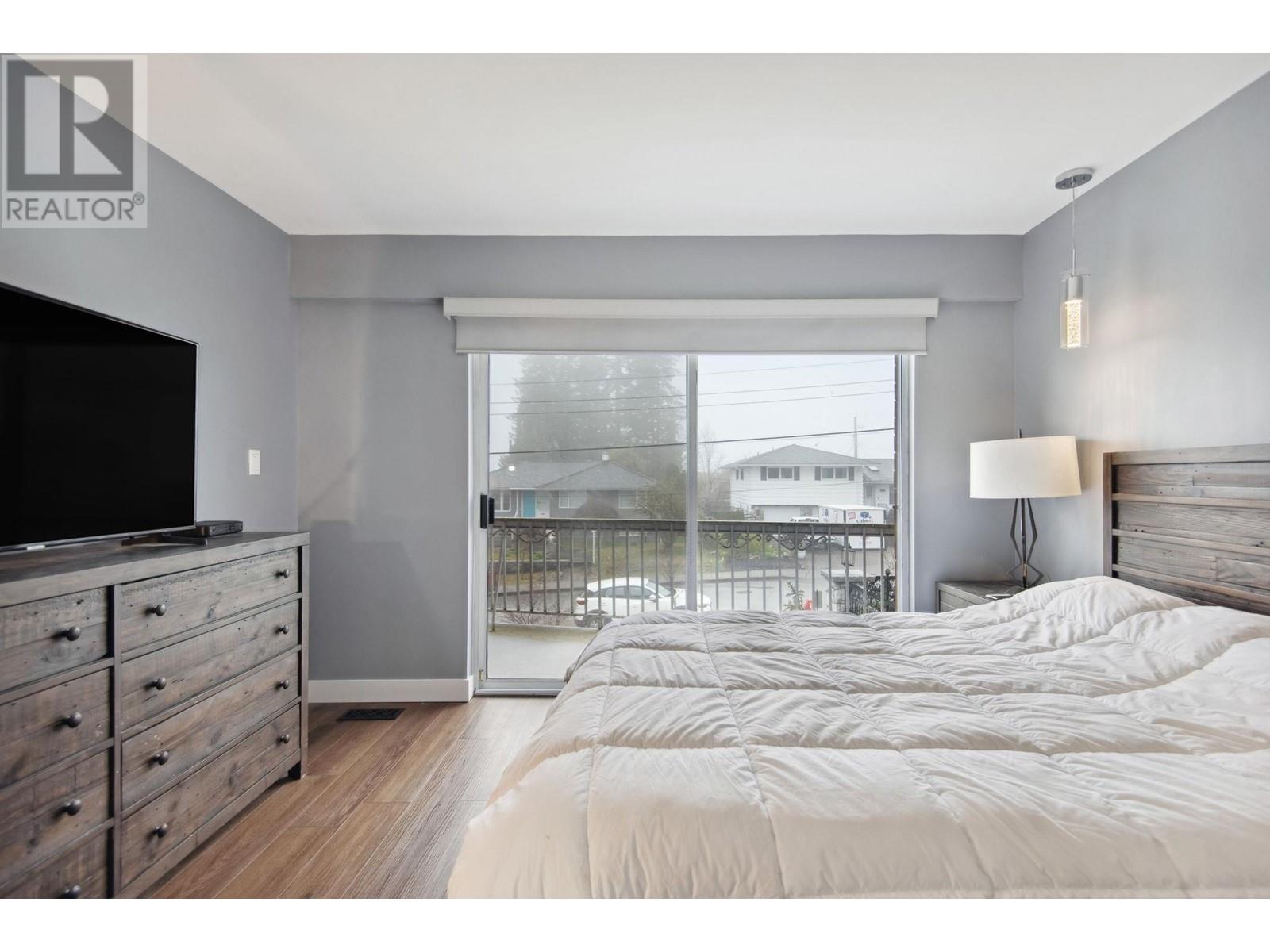 220 N GROSVENOR AVENUE, Burnaby