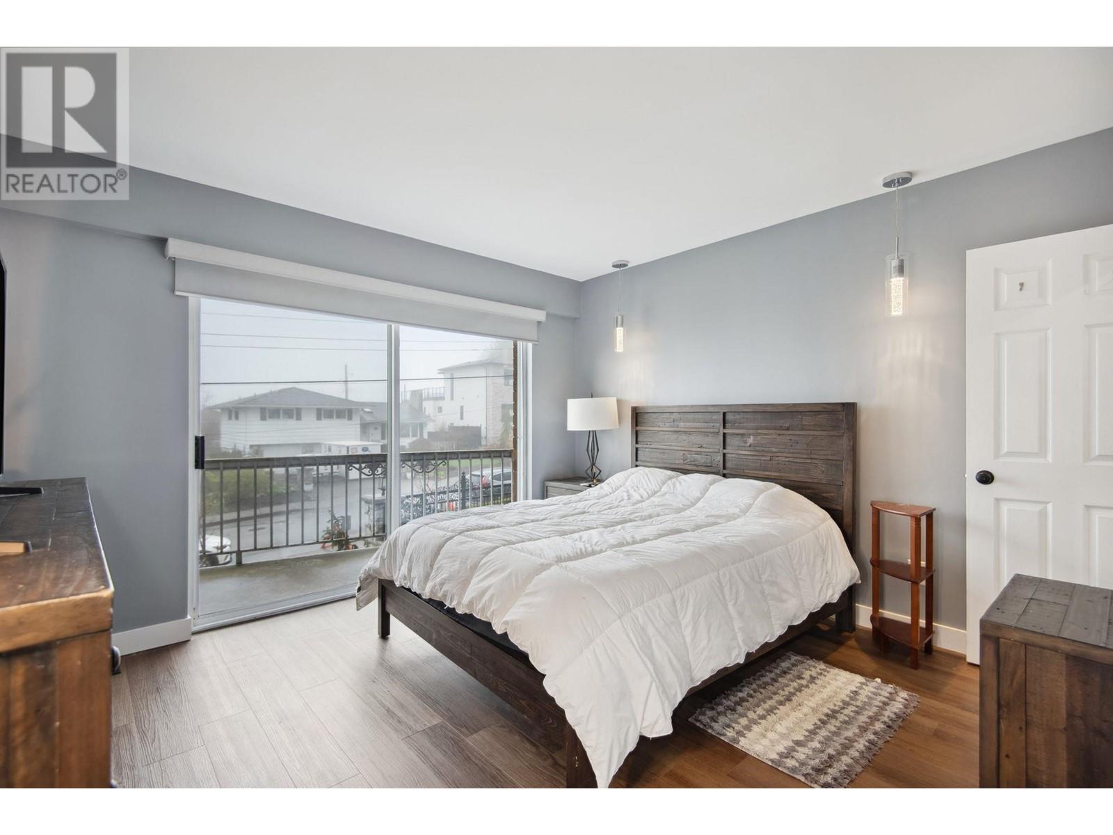 220 N GROSVENOR AVENUE, Burnaby