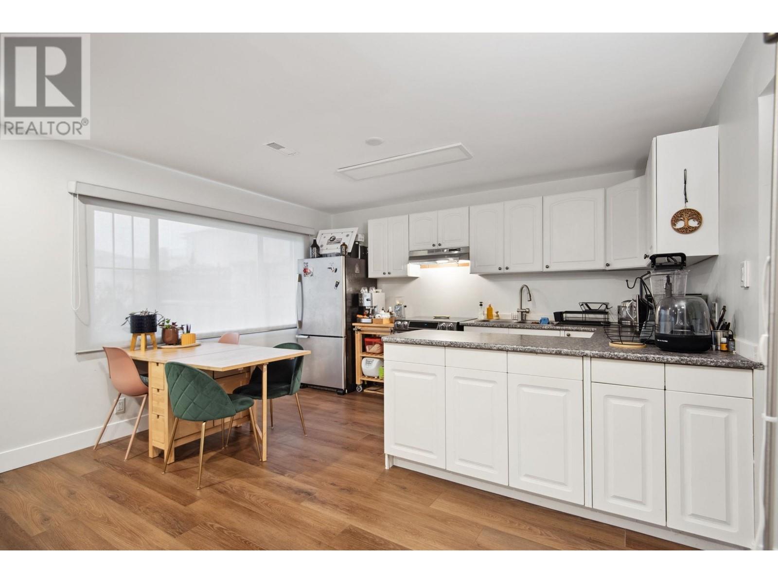 220 N GROSVENOR AVENUE, Burnaby