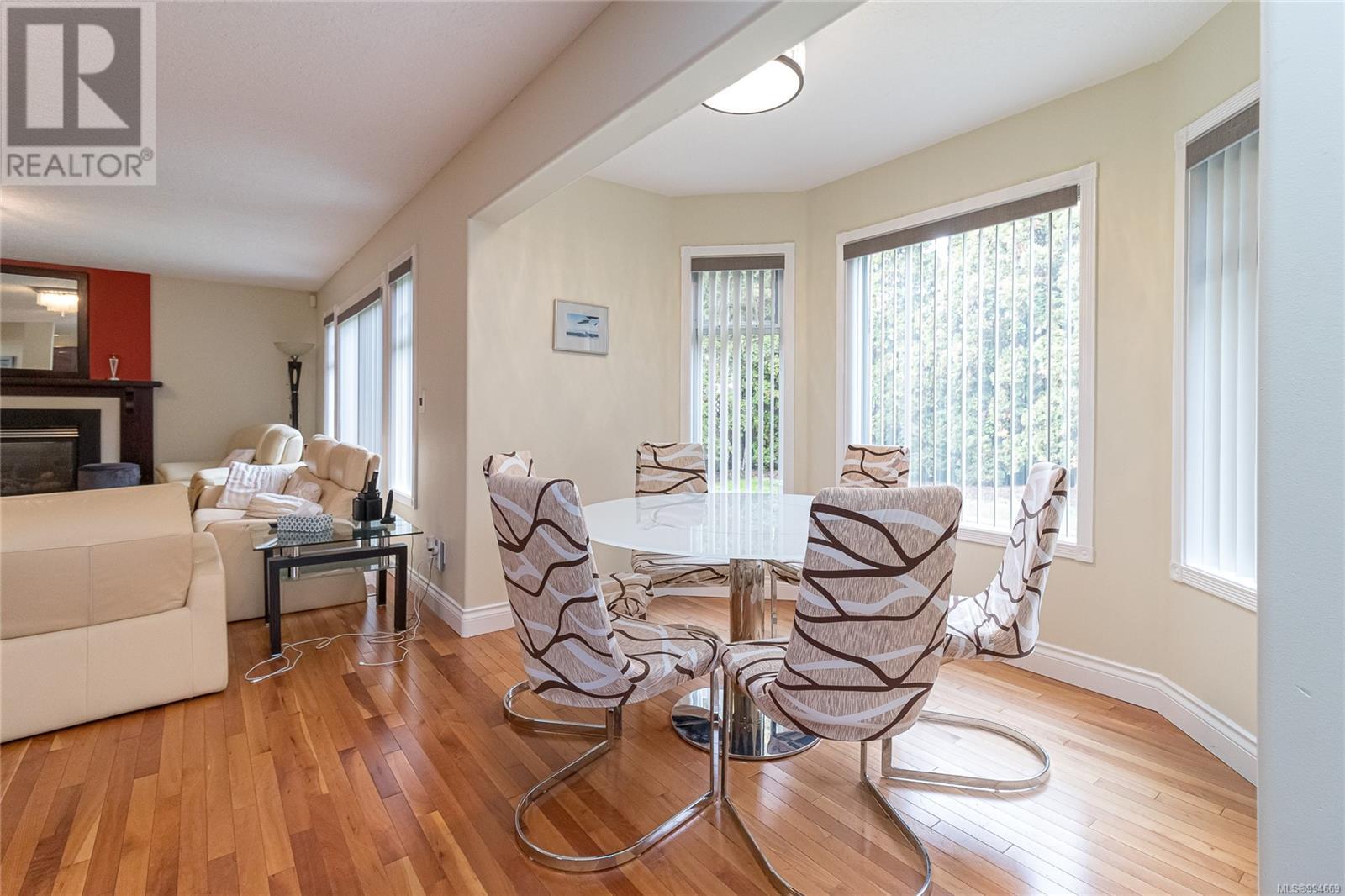  812 Dalewood Lane, Saanich